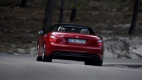 Precies in het jaar dat het 60 jarige bestaan van de Mercedes SL wordt gevierd, verschijnt een splinternieuwe generatie ten tonele. De nieuwe SL is lichter, zuiniger, schoner en veiliger dan zijn voor