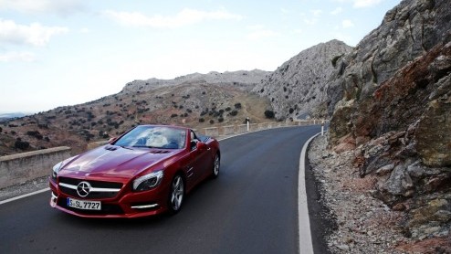 Precies in het jaar dat het 60 jarige bestaan van de Mercedes SL wordt gevierd, verschijnt een splinternieuwe generatie ten tonele. De nieuwe SL is lichter, zuiniger, schoner en veiliger dan zijn voor