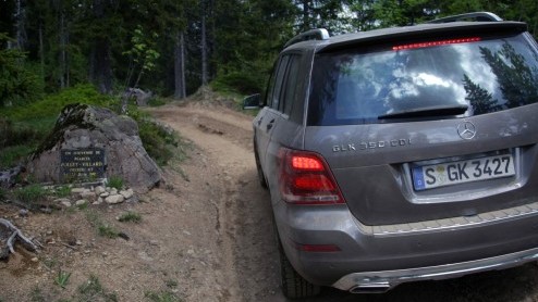 Wat is dat toch met de Mercedes-Benz GLK? Bouw je een stoere, compacte Gelnde in de geest van de legendarische G-Klasse, wil bijna niemand 'm (in Nederland) hebben! Onlangs is de compacte SUV verni