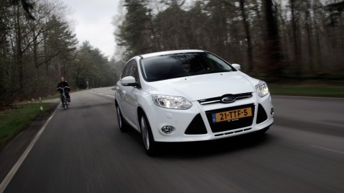 Hij komt er nu echt aan, de Ford Focus met een veelgeprezen eenliter Ecoboost motor. De 100pk driecilinder hadden we nog niet aan de tand kunnen voelen maar die is juist zeer interessant. Dankzij een