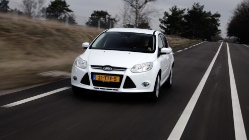 Hij komt er nu echt aan, de Ford Focus met een veelgeprezen eenliter Ecoboost motor. De 100pk driecilinder hadden we nog niet aan de tand kunnen voelen maar die is juist zeer interessant. Dankzij een