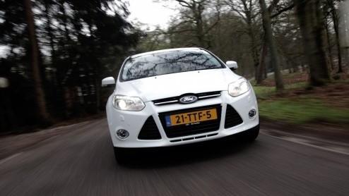 Hij komt er nu echt aan, de Ford Focus met een veelgeprezen eenliter Ecoboost motor. De 100pk driecilinder hadden we nog niet aan de tand kunnen voelen maar die is juist zeer interessant. Dankzij een
