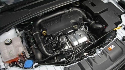 Onze eerste kennismaking met de 1.0 liter EcoBoost van Ford leverde voornamelijk een grote lofzang op: de innovatief gebouwde benzinemotor bleek klein, krachtig en veelbelovend zuinig. Maar hoe brengt