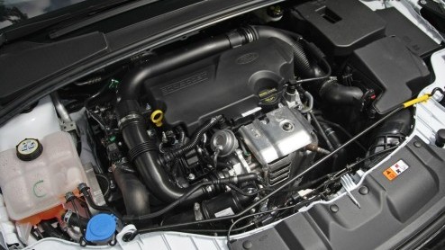 Hij komt er nu echt aan, de Ford Focus met een veelgeprezen eenliter Ecoboost motor. De 100pk driecilinder hadden we nog niet aan de tand kunnen voelen maar die is juist zeer interessant. Dankzij een