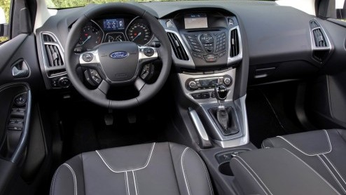 Onze eerste kennismaking met de 1.0 liter EcoBoost van Ford leverde voornamelijk een grote lofzang op: de innovatief gebouwde benzinemotor bleek klein, krachtig en veelbelovend zuinig. Maar hoe brengt