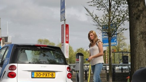 In aanloop naar de start van autodeelproject car2go in Amsterdam, is de website vanaf vandaag actief. Hier staat niet alleen alle informatie over dit mobiliteitsconcept uitgelegd, ook kunnen genteres
