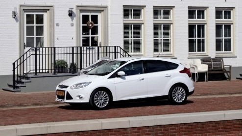 Hij komt er nu echt aan, de Ford Focus met een veelgeprezen eenliter Ecoboost motor. De 100pk driecilinder hadden we nog niet aan de tand kunnen voelen maar die is juist zeer interessant. Dankzij een