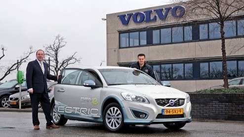 Vandaag is Nederland een elektrische Volvo rijker. Volvo-ambassadeur Wilfred Genee heeft de C30 Electric in Nederland overhandigd aan Stedin.