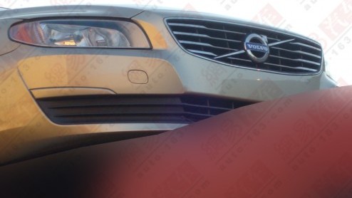 In China is een Volvo S80 met kleine uiterlijke wijzigingen op een trailer gesignaleerd. Betekent dit dat er nog een facelift aanstaande is? En is die dan ook voor Europa?