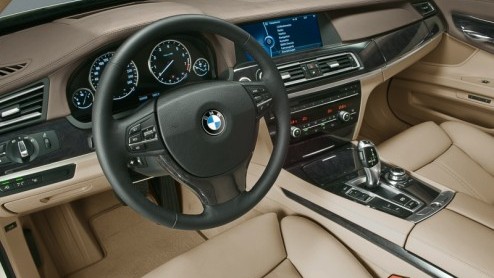 BMW laat vandaag meer informatie los omtrent hun te introduceren aanwinst, de 7-serie. De executive zakensedan belooft nog dynamischer te zijn, en zal tegelijkertijd meer comfort en luxe te bieden heb