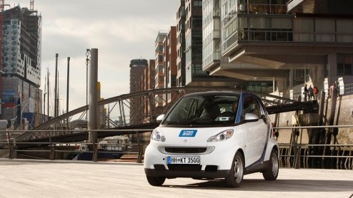 Het deelautoprogramma Car2go wordt binnenkort ook in onze hoofdstad gentroduceerd. Het initiatief van Daimler presenteert maandag haar plannen voor Nederland. Zeker is dat gebruikers van deze dienst 