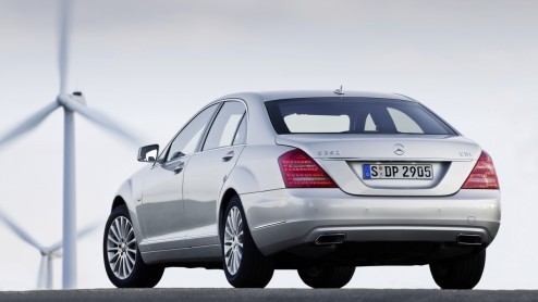 Dit jaar rolt Mercedes-Benz de intrede van start/stop-techniek en zeventrapsautomaat verder uit over het modelgamma. Na de C-Klasse zijn ook de GLK, meer uitvoeringen van de E-Coup/Cabrio en S350 CDI