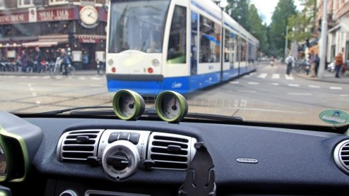 De uitlevering van de vernieuwde smart fortwo electric drive heeft voor sommige landen vertraging opgelopen. Daimler is afhankelijk van de nieuwe acculeverancier en daar is een kink in de kabel gekome