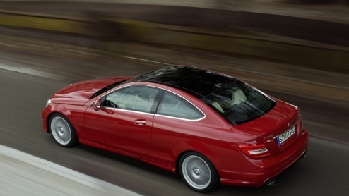 Nog langer wachten is niet meer nodig; de Mercedes-Benz C-Klasse Coup is een feit. De Duitsers hebben nu een sportief antwoord op de 3 Serie Coup en Audi A5 met de allerzuinigste motoren en de nieuw