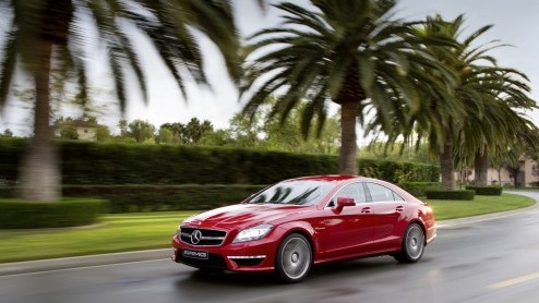 Het leveringsprogramma van de Mercedes-Benz CLS is vanaf nu compleet. Liefhebbers van een flinke portie kracht kunnen de vierdeurscoup nu ook als CLS 500 en CLS 63 AMG bestellen. Een ijzersterk bi-tu