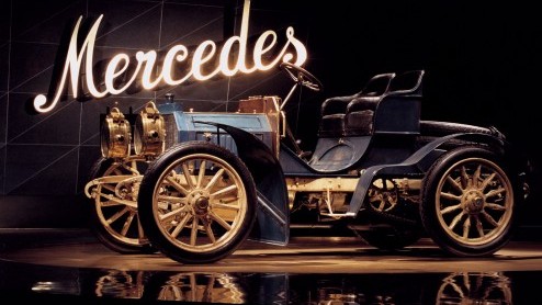 Mercedes-Benz is met de grootste stand ooit aanwezig op de Techno Classica 2011 klassiekerbeurs die van 31 maart tot 3 april wordt gehouden in het Duitse Essen. Een stand van 4700 vierkante meter toon