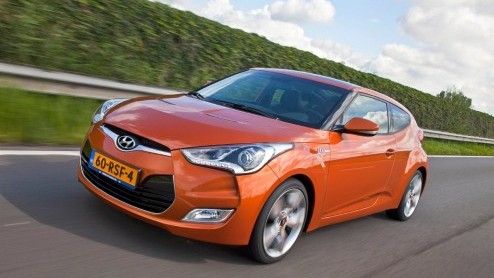 Hyundai introduceert het ene nieuwe model na de ander en wisselt volumemodellen zoals de ix35 en i40 af met sportieve smaakmakers zoals de Genesis Coup. Aan die laatste categorie kan nu ook de Velost