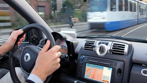 Voorafgaand aan de AutoRAI heeft Daimler het car2go autodeelprogramma voor Amsterdam gepresenteerd. Vanaf eind dit jaar worden er 300 elektrische smarts in gebruik genomen voor iedereen die in onze ho