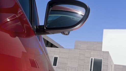 De nieuwe 1.6 dCi van Renault bereikt nu ook de modellen van alliantiepartner Nissan. De Qashqai en Qashqai+2 zijn de eersten van deze nieuwe zuinige 130 pk diesel worden voorzien. Ook doet de Around
