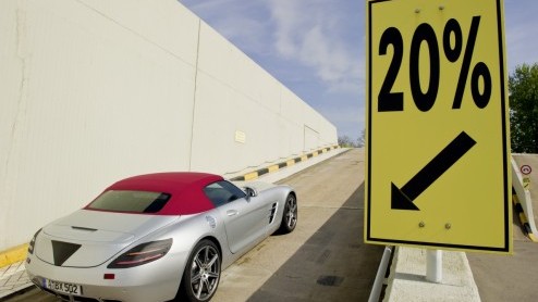Op 13 september maakt Mercedes-Benz de SLS Roadster officieel tijdens de IAA Frankfurt. Vandaag geeft het merk een persbericht vrij met tekst en uitleg over het ontwikkelingsproces. Bijgeleverde foto