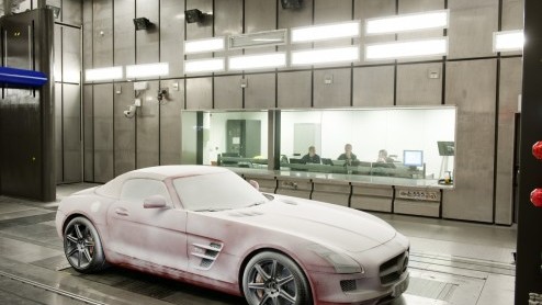 Op 13 september maakt Mercedes-Benz de SLS Roadster officieel tijdens de IAA Frankfurt. Vandaag geeft het merk een persbericht vrij met tekst en uitleg over het ontwikkelingsproces. Bijgeleverde foto