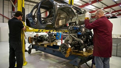 De Japanners slaan op hol?! Nissan ontwikkelt momenteel een Juke met de 3.8 liter V6 twinturbo uit de GT-R die dan de toepasselijke naam Juke-R meekrijgt. De eerste tests staan gepland voor november. 