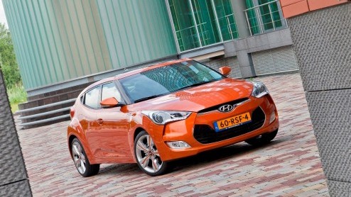 Hyundai introduceert het ene nieuwe model na de ander en wisselt volumemodellen zoals de ix35 en i40 af met sportieve smaakmakers zoals de Genesis Coup. Aan die laatste categorie kan nu ook de Velost