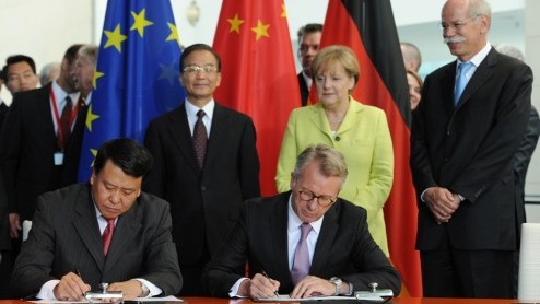 China is een groeimarkt, dat zal geen nieuws zijn. Daimler grijpt deze kans een daar nieuw R&D Center op te zetten met een investering van 2 miljard euro. De Duitsers werken daartoe samen met hun Chin