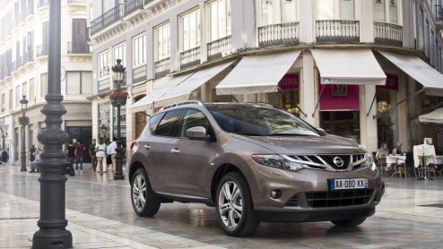 Nissan heeft de Murano klaargestoomd voor modeljaar 2012. De luxe-SUV krijgt een hoogwaardiger interieur, nieuwe 18 inch wielen, gewijzigde achterlichten en een verbeterd instrumentarium.