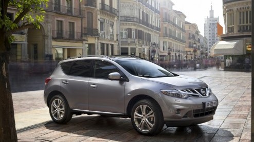 Nissan heeft de Murano klaargestoomd voor modeljaar 2012. De luxe-SUV krijgt een hoogwaardiger interieur, nieuwe 18 inch wielen, gewijzigde achterlichten en een verbeterd instrumentarium.