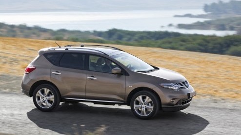 Nissan heeft de Murano klaargestoomd voor modeljaar 2012. De luxe-SUV krijgt een hoogwaardiger interieur, nieuwe 18 inch wielen, gewijzigde achterlichten en een verbeterd instrumentarium.