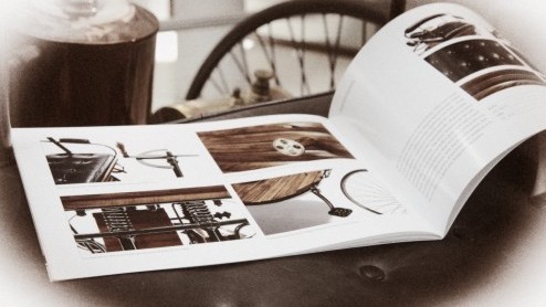 Geloof het of niet. De eerste auto ter wereld kijgt ruim 125 jaar na introductie eindelijk zijn officile brochure. Das Haus heeft zelfs besloten de Benz Patent Motorwagen weer in productie te nemen!