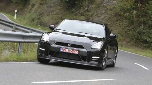 Never change a winning teamof toch wel? Nissan heeft de GT-R opnieuw fijngeslepen. Het inmiddels legendarische monster heeft in 2012 liefst 550 pk, meer schakelplezier, een stijvere carrosserie en no
