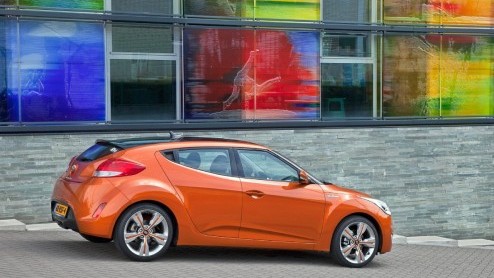Hyundai introduceert het ene nieuwe model na de ander en wisselt volumemodellen zoals de ix35 en i40 af met sportieve smaakmakers zoals de Genesis Coup. Aan die laatste categorie kan nu ook de Velost