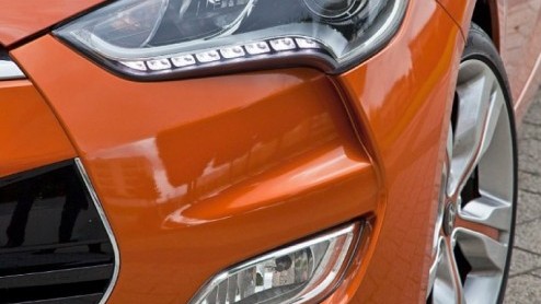 Hyundai introduceert het ene nieuwe model na de ander en wisselt volumemodellen zoals de ix35 en i40 af met sportieve smaakmakers zoals de Genesis Coup. Aan die laatste categorie kan nu ook de Velost