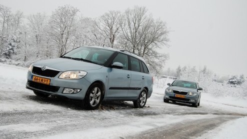 Je kunt op twee manieren op wintersport gaan. Zo goedkoop mogelijk, naar een tweesterrenstek met een spaardieseltje zoals de zuinige Fabia Greenline Combi. Of je pakt volledig uit, reserveert een supe