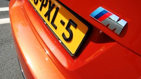 Men zegt wel eens; geen afscheid zonder vuurwerk. En dus komt BMW in de nadagen van de huidige 1 Serie met een spetterend topmodel, de 1 Serie M Coup. Voor 80 mille rijd je knallend de showroom uit m