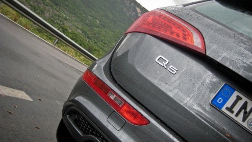 Hybridetechniek. Audi is er al even druk mee maar voegt nu echt het woord bij de daad met de introductie van de Q5 Hybrid quattro. De Duitsers benutten de techniek voor zowel winst in prestaties als v