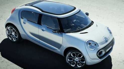 Als we de geruchten mogen geloven, is Citroen bezig met de ontwikkeling van een nieuwe 2CV. De nieuwe eend is in de basis een C4 en zou volgens de geruchtenmolen al komend jaar op de IAA in Frankfur