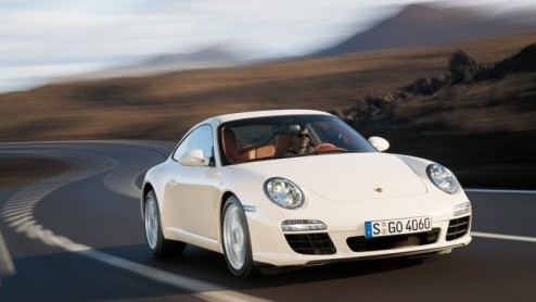 We zaten er al op te wachten. De vernieuwde Porsche 911 is in aantocht. Op 5 juli presenteert het merk hun nieuwe trots, met nieuwe zescilinder boxermotor met directe inspuiting. Tegelijkertijd doet d