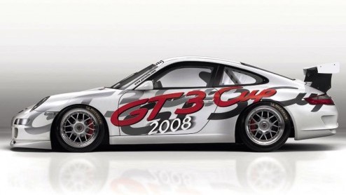 Hij is wit, weegt slechts 1150 kg, en heeft nog meer power. We hebben het dan over de Porsche 911 GT3 Cup 2008. Met een oplage van 265 exemplaren blijft het een exclusief beest. Begin maart kunnen we 