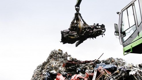 Auto recycling Nederland meldt dat 95.9% van het gewicht van autowrakken wordt gerecycled.