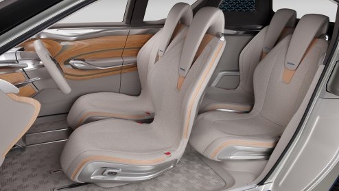 Nissan neemt de TeRRA SUV Concept mee naar Parijs; een SUV met drie elektromotoren en een brandstofcel, unieke stoelopstelling en een draagbaar(!), digitaal instrumentenpaneel.