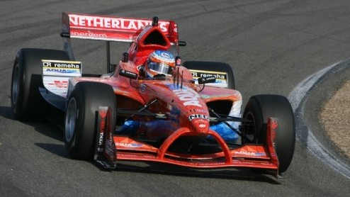 De tweede race van het A1 seizoen vond plaats op het circuit van Brno in Tsjechi. Deze week werd bekend dat met ingang van volgend seizoen Ferrari de autos en de motoren gaat leveren. Er is een deal