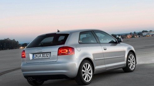 Audi heeft de A3 opgefrist. Niet alleen aan het uiterlijk werd gesleuteld, ook onderhuids veranderde er een en ander. Zo is de nieuwe zeventraps S tronic leverbaar en kun je ook magnetic ride bestelle