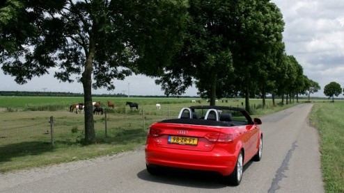 Audi kijkt vooruit en breidt het leveringsprogramma van de A3 Cabriolet uit met de good-old 1.6. Daarnaast werden de 1.8 TFSI en 2.0 TFSI krachtbronnen fijngeslepen, waardoor hun gele D-label in een g