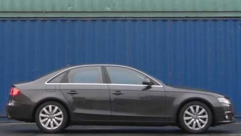 Eind vorig jaar deed de nieuwe Audi A4 zijn intrede. Met een nieuw design dat hier en daar de genen heeft van coupbroer A5, heeft de nieuweling al een fraaie stap vooruit te pakken. Toch is dat slech