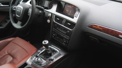 Eind vorig jaar deed de nieuwe Audi A4 zijn intrede. Met een nieuw design dat hier en daar de genen heeft van coupbroer A5, heeft de nieuweling al een fraaie stap vooruit te pakken. Toch is dat slech