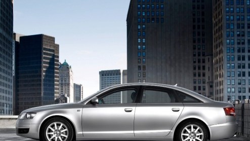 Audi is trots op de A6. Deze populaire zakensedan is voor de tweede keer uitgeroepen tot Zakenauto van het Jaar. Alle nieuwe rijders kunnen dan ook rekenen op een comfortabel gebaar. Tot eind augustus