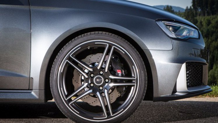 Even was het de heetste hatchback, Audi?s RS3 met 367 pk, voordat hij afgetroefd werd door de Mercedes-AMG A 45 met 381 pk. ABT brengt hem weer naar de top: 430 pk en 530 Nm.